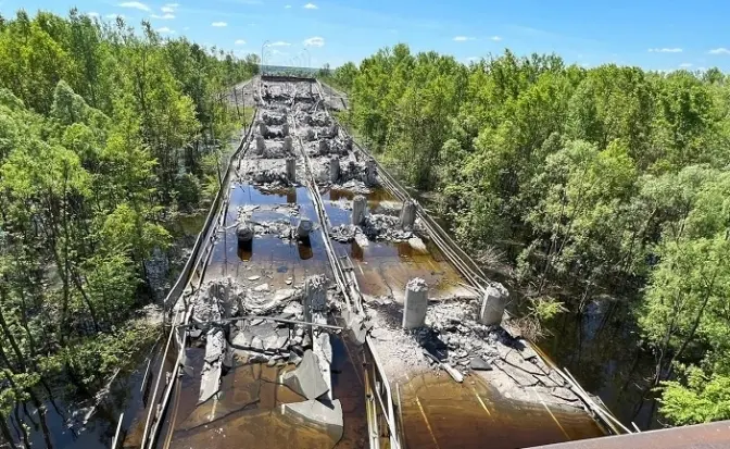 Між Києвом та Черніговом відремонтували пошкоджений вибухом міст