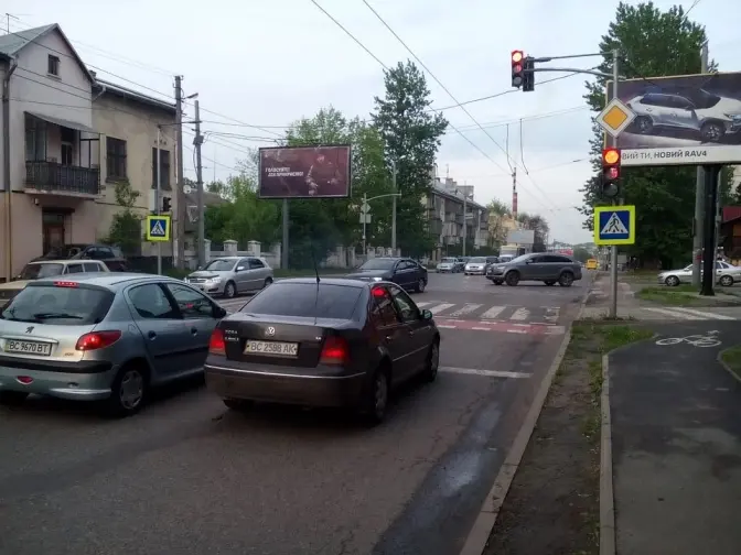 На перехресті Городоцької та Народної запрацював світлофор