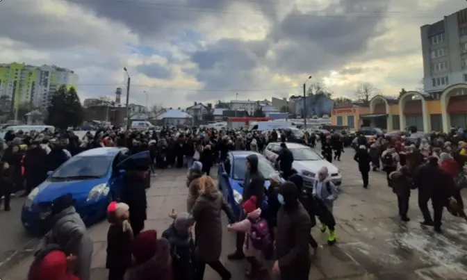 Через псевдозамінування шкіл у Львові вивели понад 30 тисяч учнів