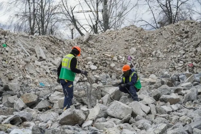 У Гостомелі відбудовують військове містечко з уламків зруйнованих будинків