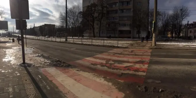 Львів’яни скаржаться на понищені пішохідні переходи та тротуари