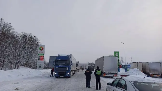 На трасі Київ-Чоп, поблизу Гамаліївки, утворився затор