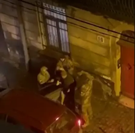 У Львові поширюють відео, де нібито працівники ТЦК заштовхали в бус чоловіка. Інцидент розслідують