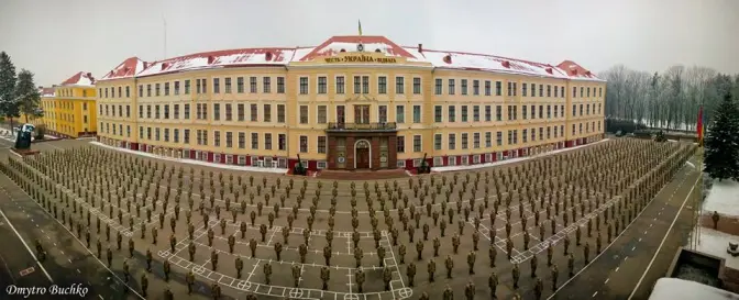 У Львові понад півтисячі курсантів долучилися до флешмобу на підтримку ветеранів АТО