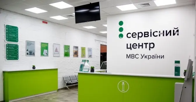 В Україні тимчасово не видають водійські права та призупинили реєстрацію авто. У чому причина. Оновлено