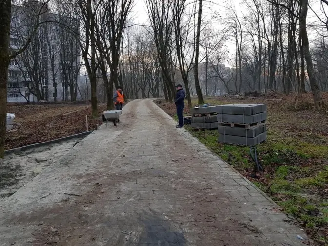 У Львові продовжують реконструкцію Замарстинівського парку. Фото