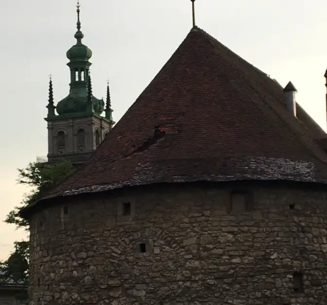 Львів’ян кличуть на благодійний забіг задля реставрації Порохової вежі