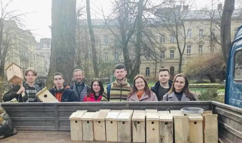 У одному з львівських парків встановили гніздівлі