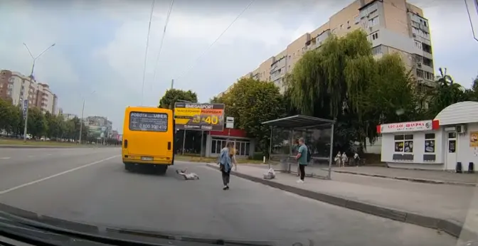 Водія маршрутки, з якої випала дитина, відсторонили від роботи