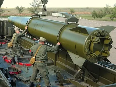 Росія не може виробляти достатньо ракет великої дальності, – британська розвідка