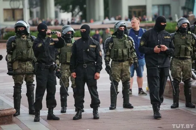 В’їзд іноземцям в Україну заборонять раніше та Путін відправить силовиків Лукашенку. Головне за минулу добу