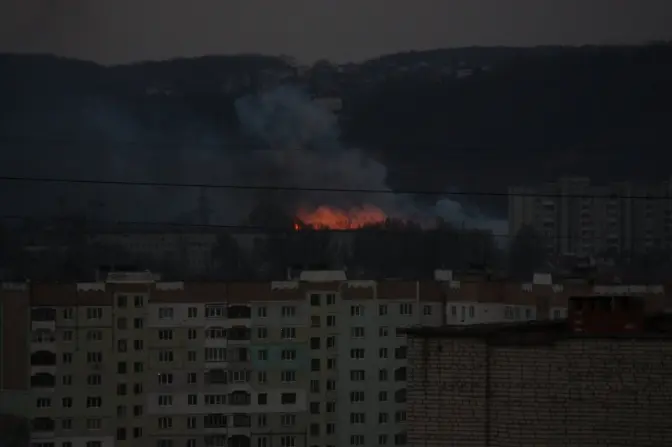 На горі Баба Род у Львові сталася пожежа. Фото. Доповнено