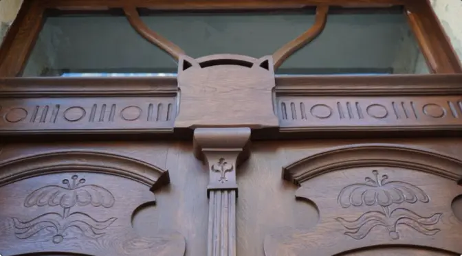 Майстри відремонтували історичну браму біля «Львівської політехніки». Фото до і після