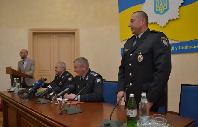 «Ви вже на Львівщині». Як представляли нового очільника поліції області