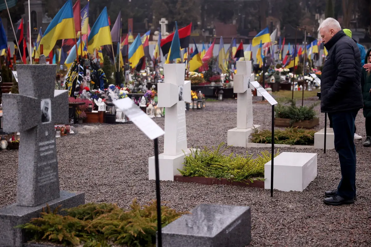 У Львові відповіли, які будуть фотографії і чи будуть місця під прапори на Меморіалі Героїв на Личакові