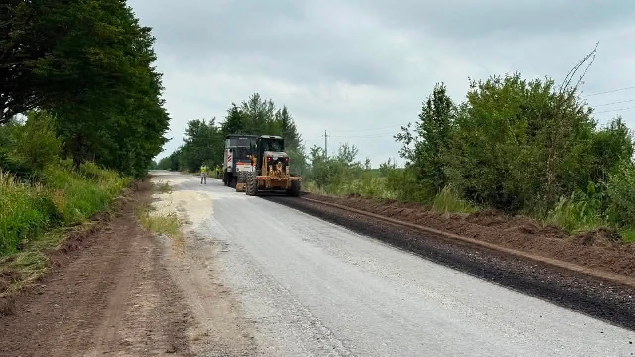 На Львівщині планують відремонтувати 22 ділянки доріг: ремонт триває вже на трьох із них / фото: Юрій Бучко