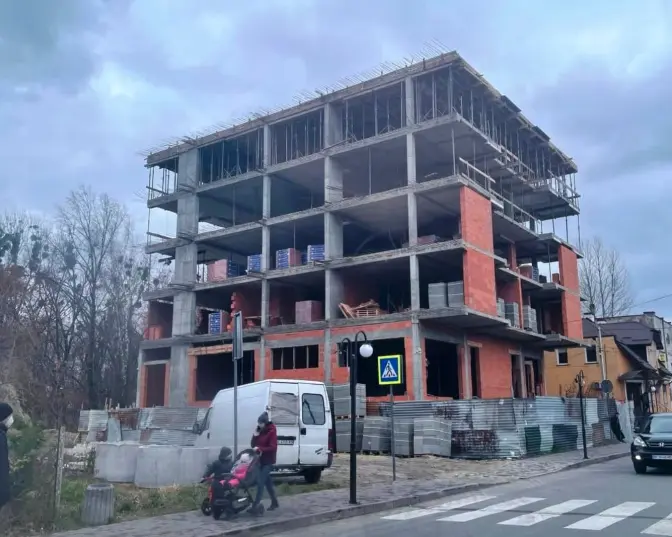У Львові застерігають від купівлі житла у багатоквартирному будинку, який не має дозволів