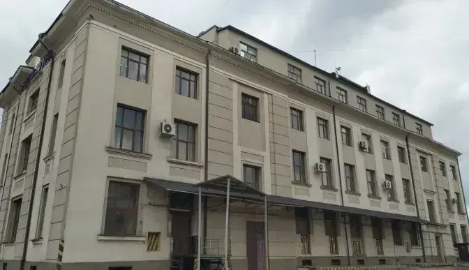 «Укрпошта» таки продала будівлю біля вокзалу у Львові: її придбала компанія власника «Арсену»