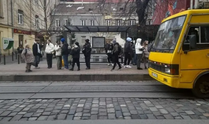 У центрі Львова тимчасово перенесуть зупинку громадського транспорту