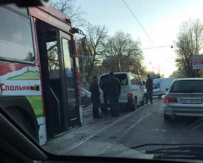 Ситуація на дорогах Львова: ДТП на вул. Шевченка
