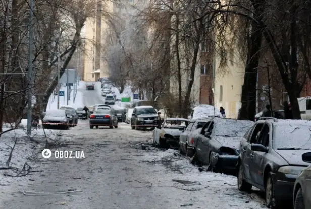 У Солом’янському районі Києва через падіння уламків шахеда вибило вікна у житловому будинку, розгорнуто Штаб допомоги постраждалим
