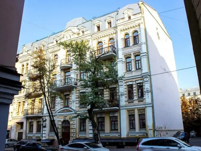 Поліція завела справу через незаконну надбудову на пам’ятці архітектури на Подолі