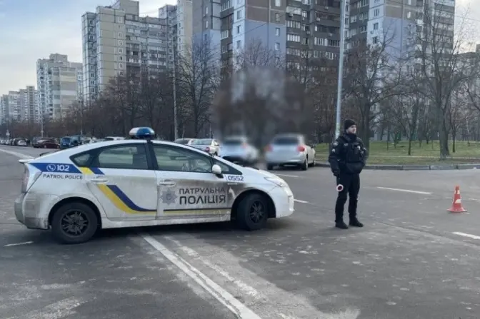 В Києві ліквідують наслідки ракетної атаки, перекрито кілька вулиць. Адреси
