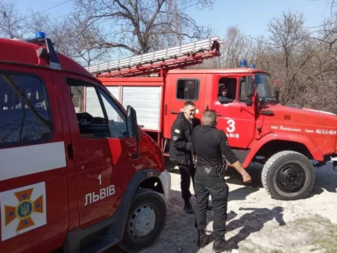 У львівському парку Знесіння вигоріло близько 4 гектарів заповідної зони. Фото, відео
