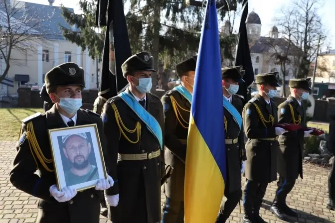 На Львівщині попрощались із сержантом Віталієм Павлисько, який шість років захищав Батьківщину