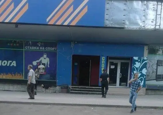На проспекті Чорновола у Львові чоловік влаштував стрілянину. Фото