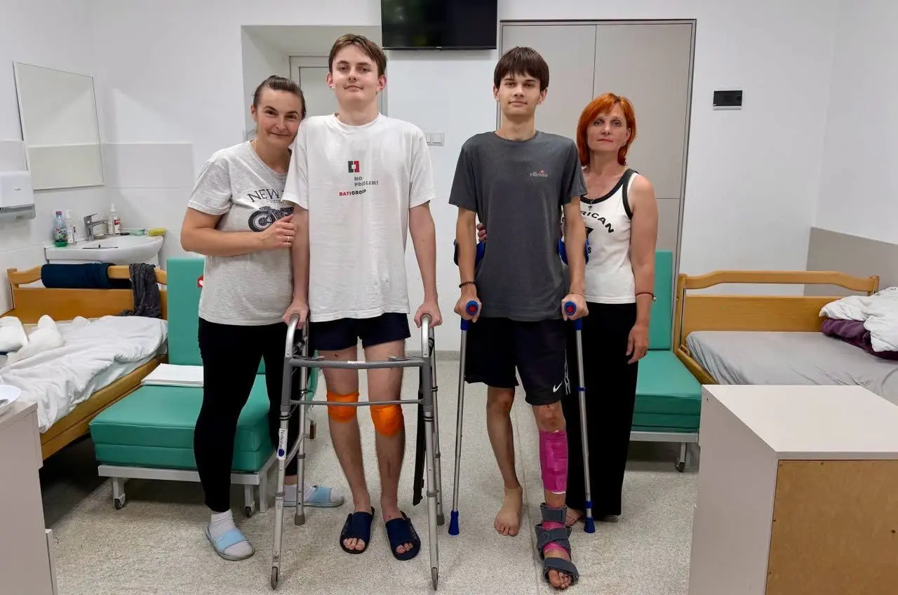 Швидка їзда ледь не коштувала хлопцям життя / фото зі сторінки лікарні 
