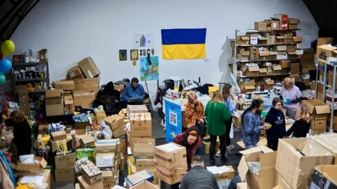 Більшість українців волонтерять під час війни, 18% – не планують. Опитування