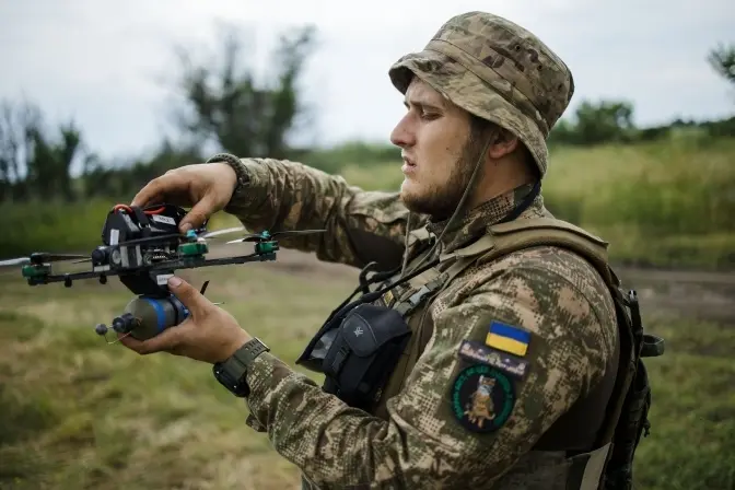 В Києві інженера компанії, що виробляє дрони для ЗСУ, дорогою на роботу забрали в ТЦК
