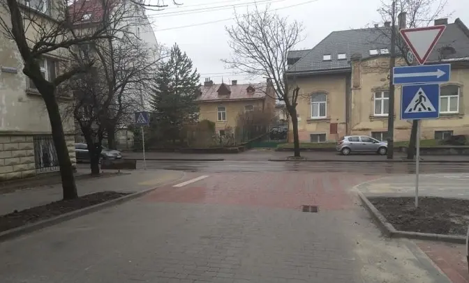 У Львові відкрили для проїзду вулицю Художню