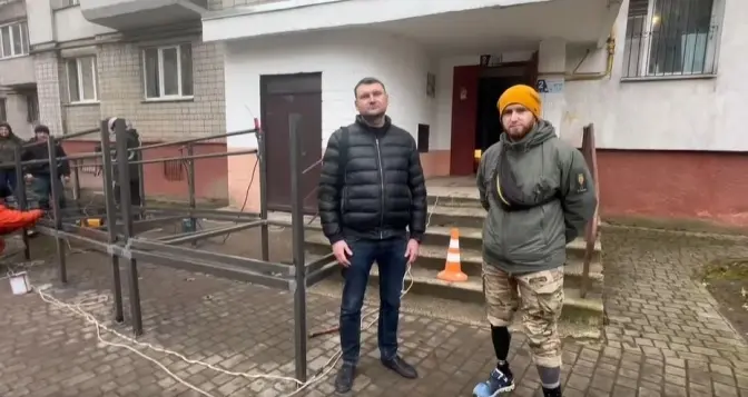 Скандал з пандусом у Львові: мешканець багатоповерхівки вибачився перед ветераном