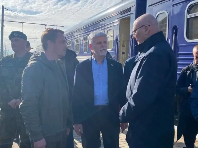 До Києва приїхали президенти Чехії та Словаччини