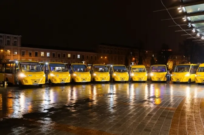 Україна отримала від ЄС 370 шкільних автобусів