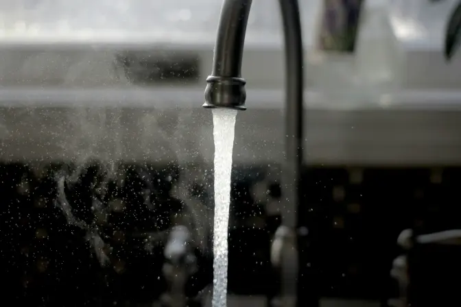 У двох районах Львова нині не буде води та розклад вечірніх рейсів трамваїв та тролейбусів. Підсумки доби