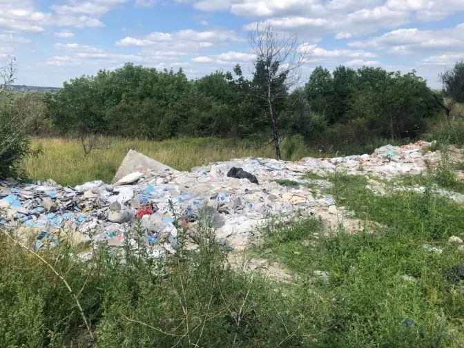 У Львові виявили несанкціоноване звалище будівельних та побутових відходів
