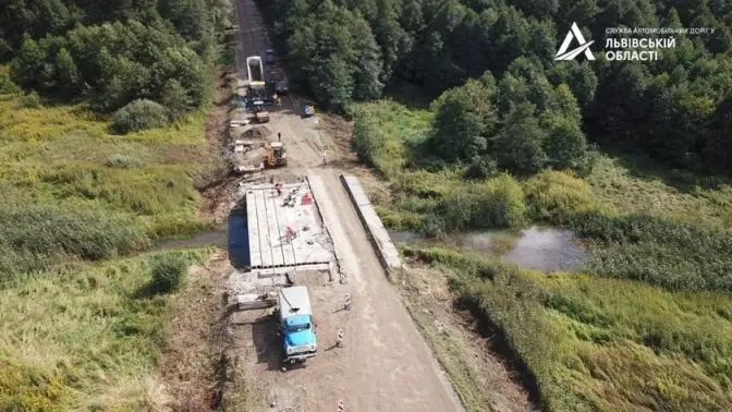 На Львівщині ремонтують прикордонну дорогу Яворів – Грушів. Фото