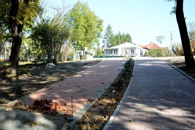 Як ремонтують Личаківській парк у Львові. Фото