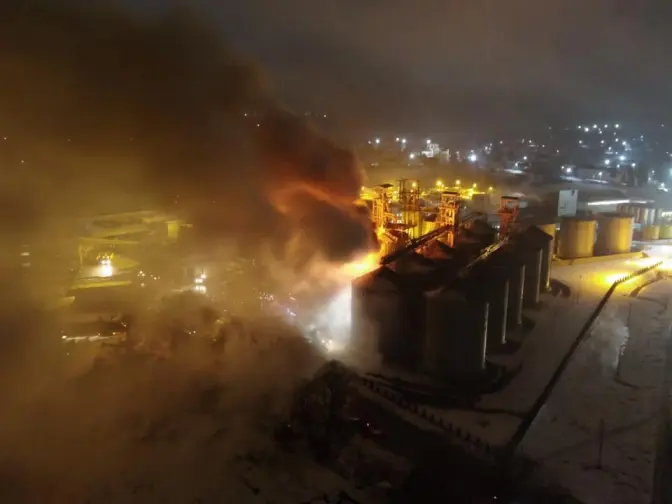 Неподалік Львова горів олійний завод Майола. Фото, відео. Оновлено