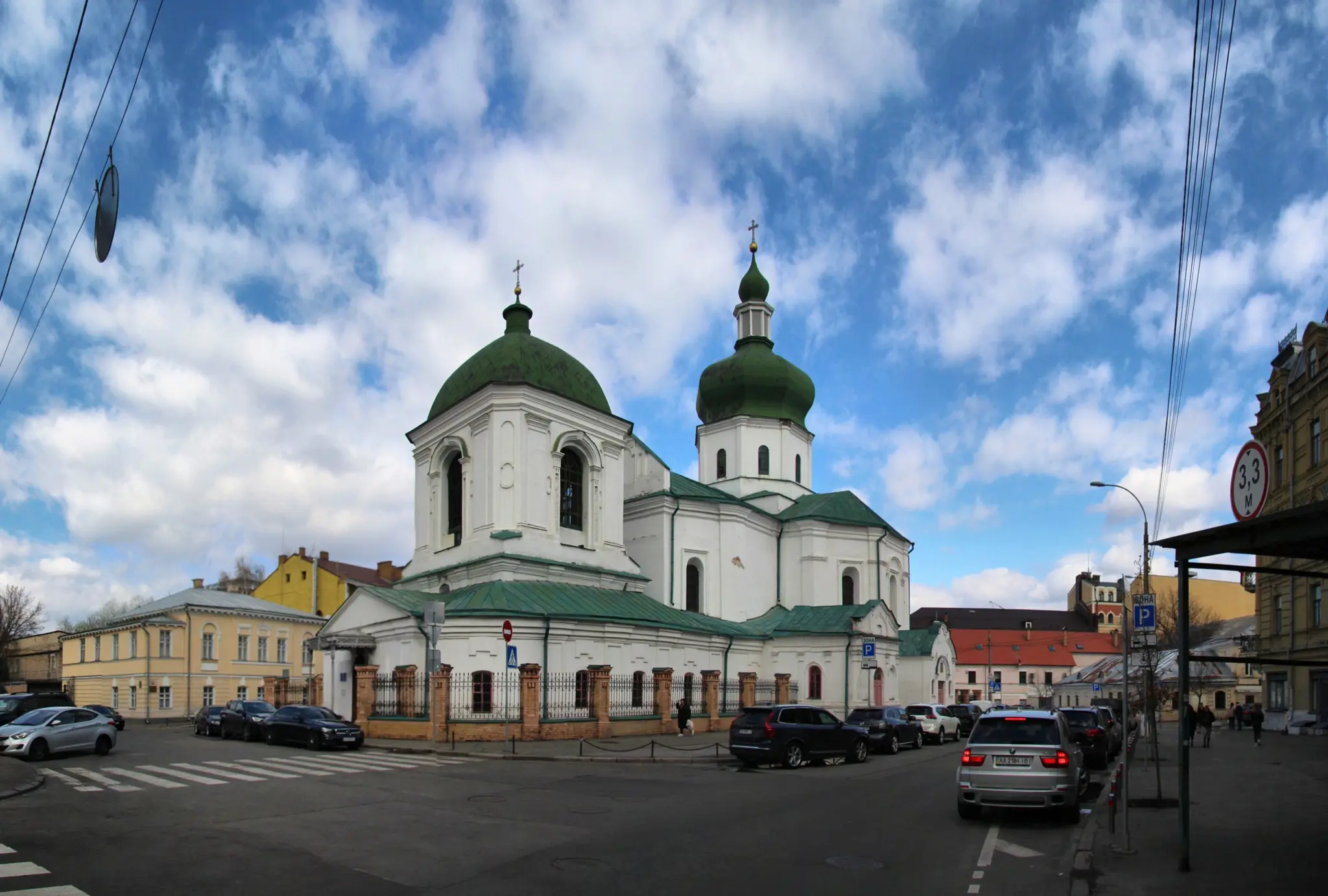 Площу біля церкви Миколи Притиска на Подолі пропонують назвати іменем козацького роду Тупталів