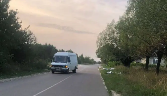На Львівщині 14-річну дівчину госпіталізували в реанімацію після наїзду автомобіля