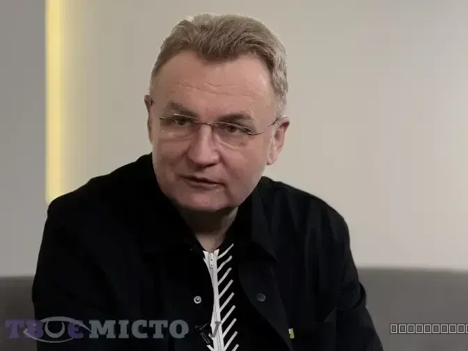 Хто Садового облив брудною водою, на скільки у Львові зросте вартість проїзду та в Україні зняли усі обмеження на виїзд за кордон для жінок. Ключове за 15 травня
