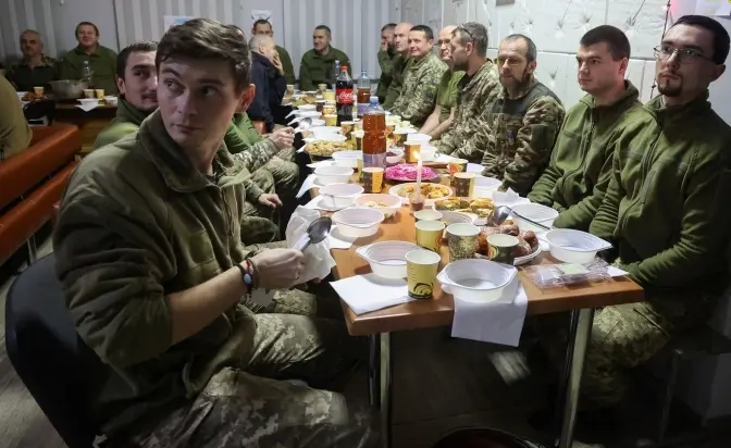 Львівські захисники показали, як святкують Різдво на передовій