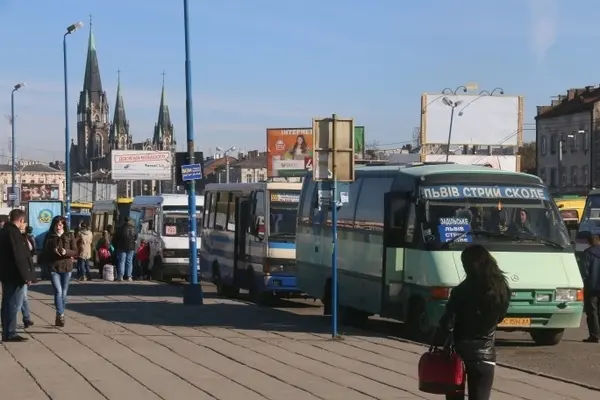 Львову потрібна транспортна революція та Зеленський кличе польську владу на кордон. Підсумки доби