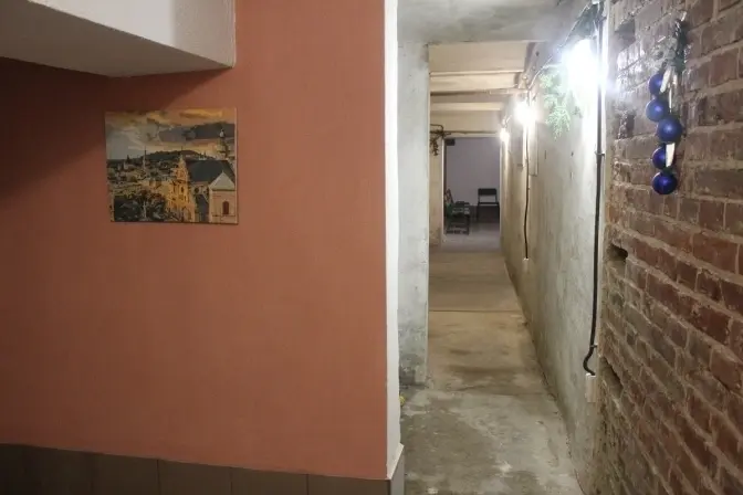 На Стрийській у будинках, які пошкодила російська ракета, відновили укриття