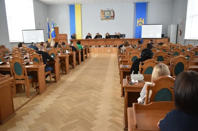 Львівська райрада не зібралася на позачергову сесію. На ній хотіли забрати повноваження у сфері містобудування