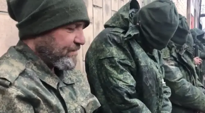 Слюсарі, вчителі, соціальні працівники. ЗСУ взяли в полон військових із Росії